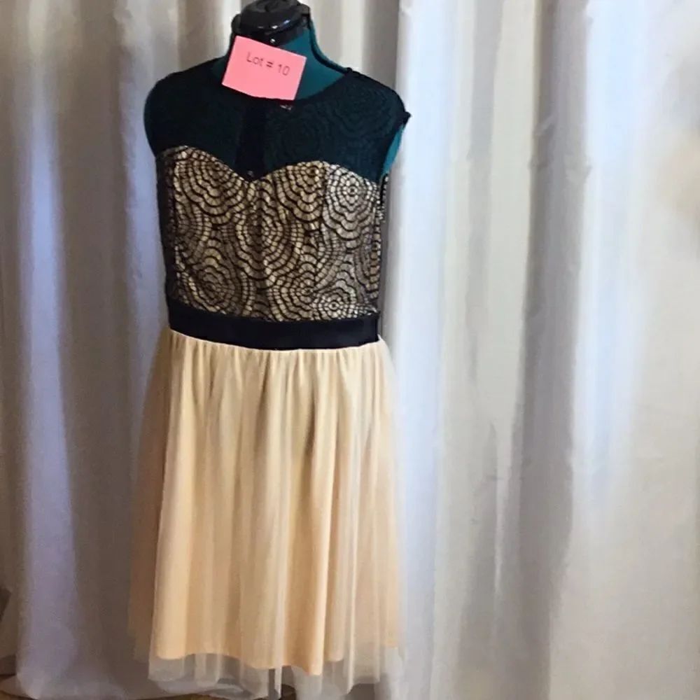 Sleeveless dress with lace top in size 1 XL by MYSTIC